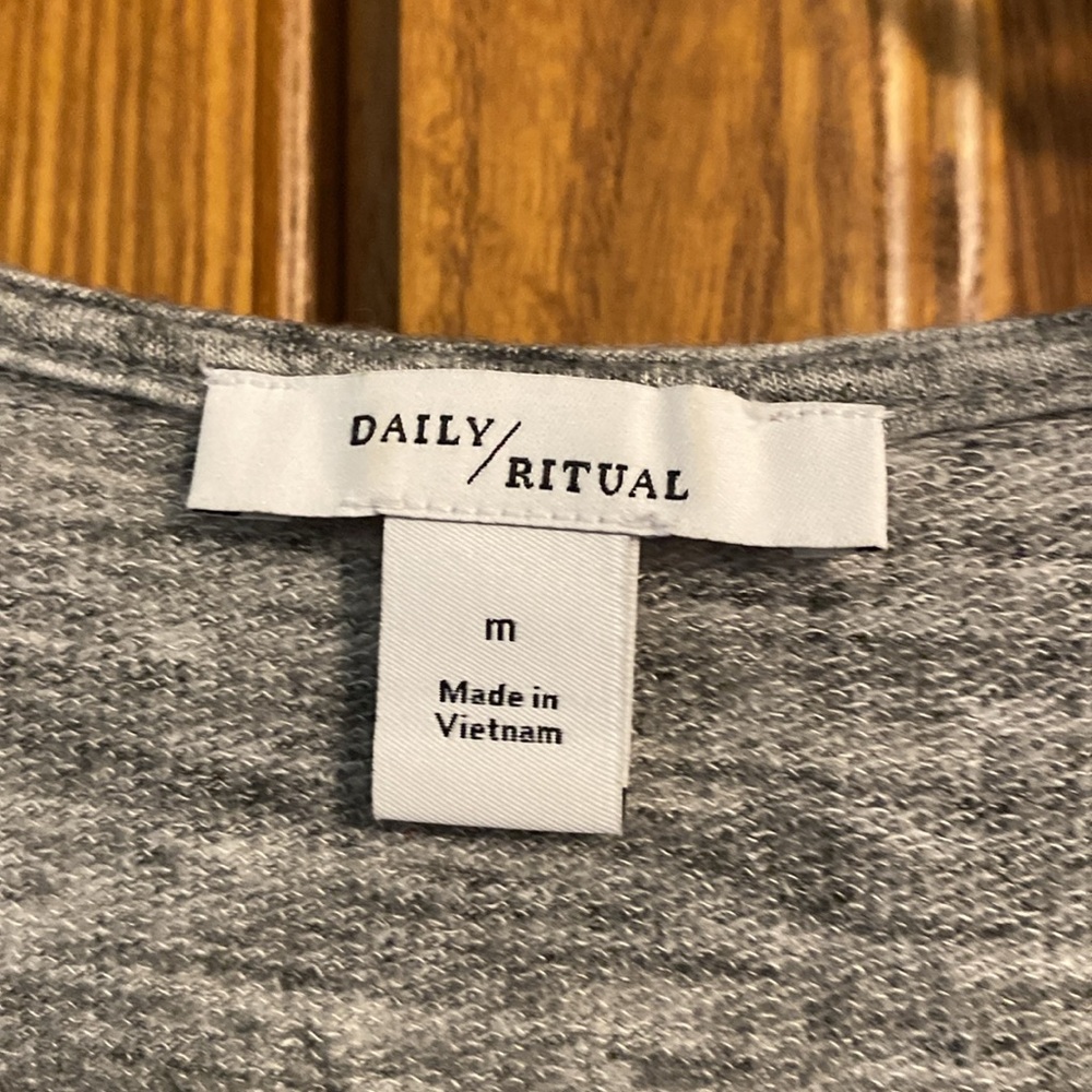 Daily Ritual Top. EUC. - Picture 2 of 3